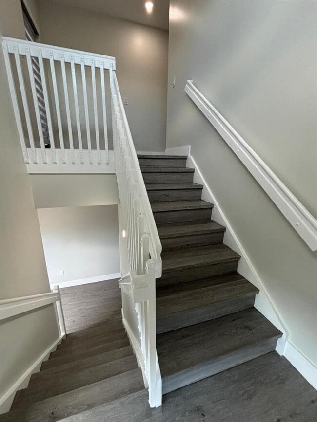 Building Photo - 2210 W 5th Way