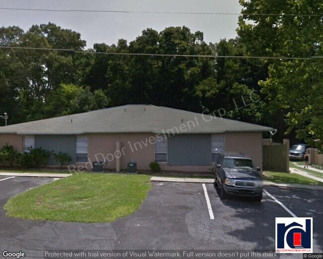 Building Photo - Spacious 2/2 quadplex