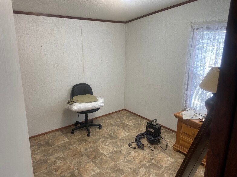 Building Photo - 222 Trailwind St