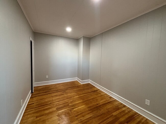 Building Photo - 527 Chester Pike