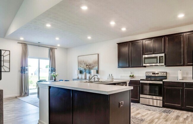 Building Photo - 4BR/2/5 Bath Home for Rent - Overlook at Eastwood - Two Car Garage!