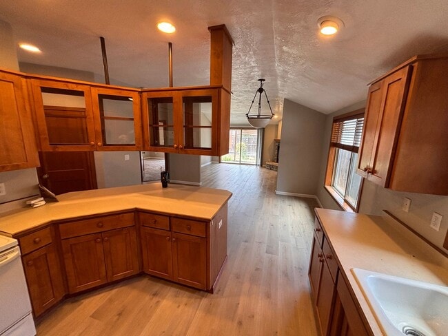 Building Photo - 3052 Gary Dr