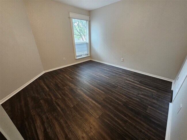 Building Photo - 15015 Dawnbrook Dr