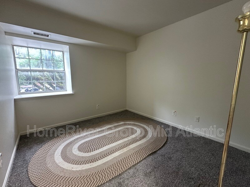 Building Photo - 5810 Cove Landing Rd