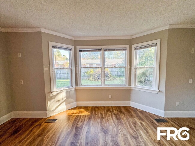 Building Photo - 113 Belmont Dr