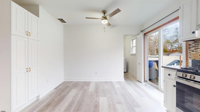 Building Photo - 450 Redwood Ave