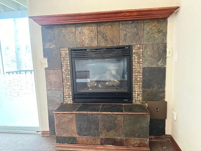 Building Photo - Ideal 2 Bedroom 2 Bathroom Lower Level Unit - Backs to Beautiful Greenspace!