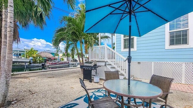 Building Photo - 5031 5th Ave