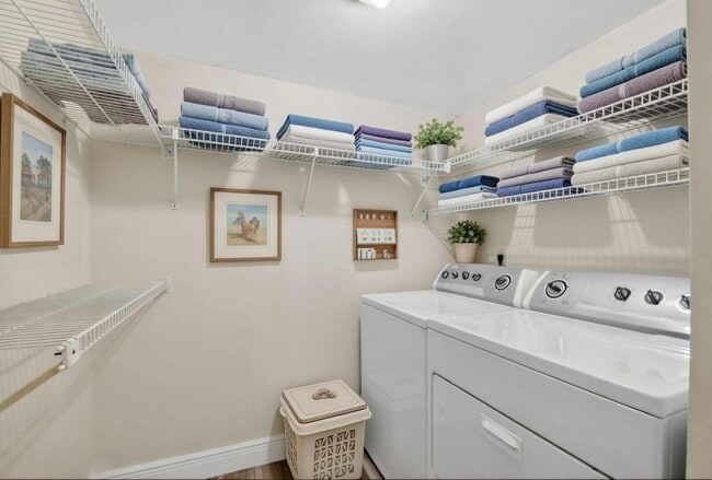 Building Photo - 1013 Green Pine Blvd