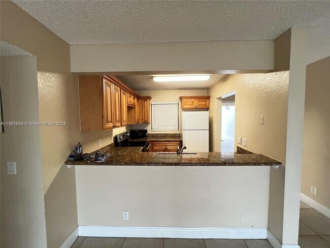 Building Photo - 1523 Lake Crystal Dr