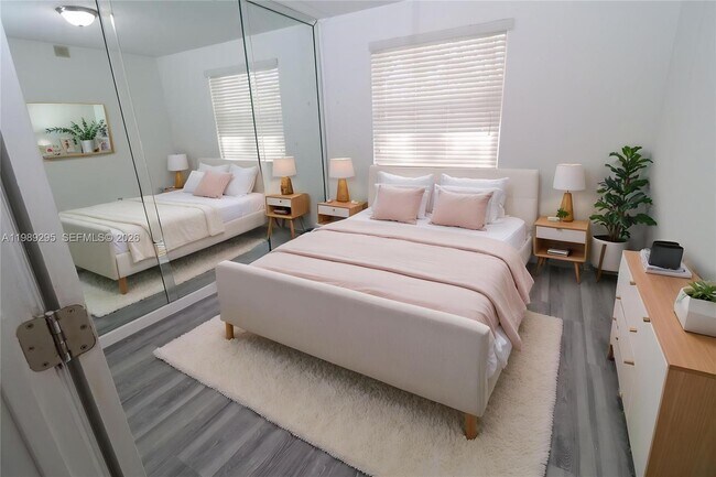 Building Photo - 16531 NE 35th Ave