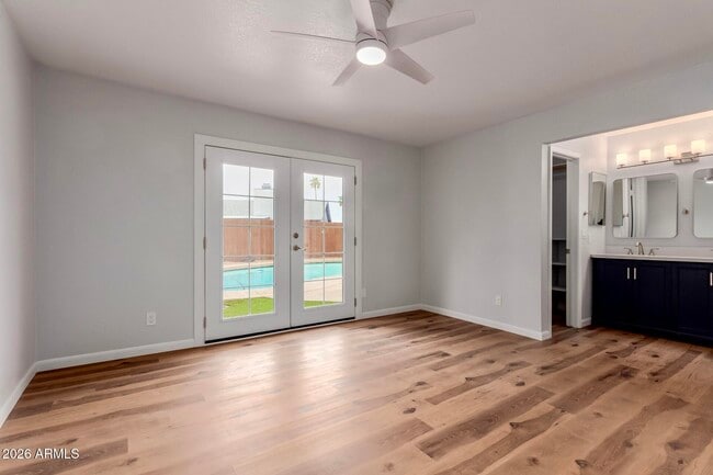 Building Photo - 10705 E Mercer Ln