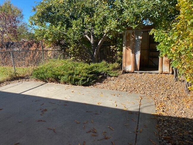 Building Photo - 1 Bedroom & 1 Bath Duplex