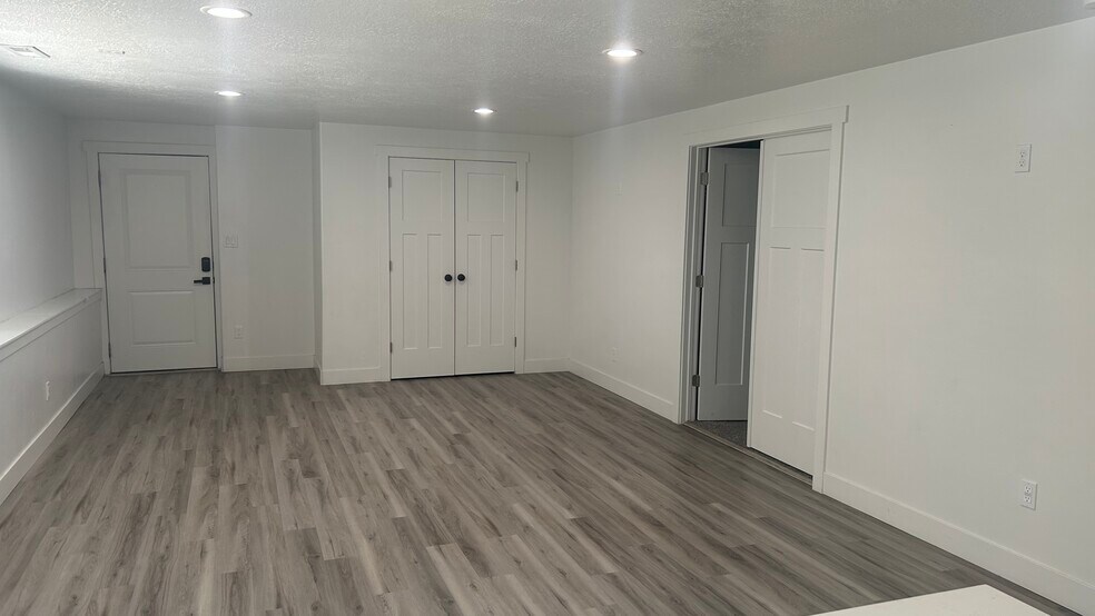 Building Photo - 1821 W 525 S