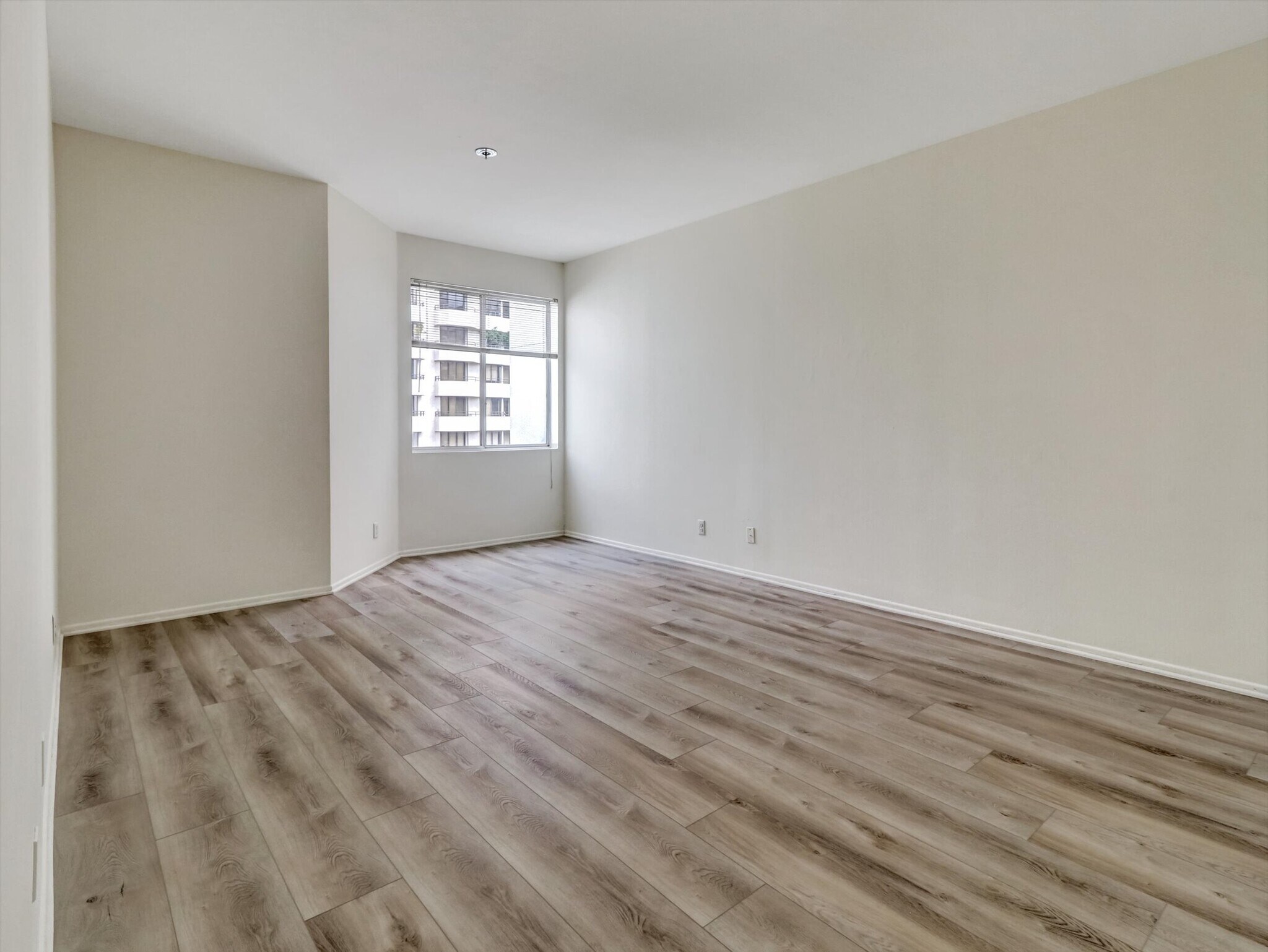 Building Photo - 10601 Wilshire Blvd