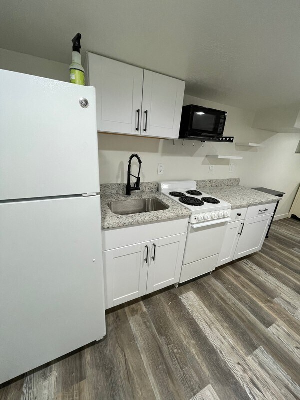 Building Photo - 836 E 400 N