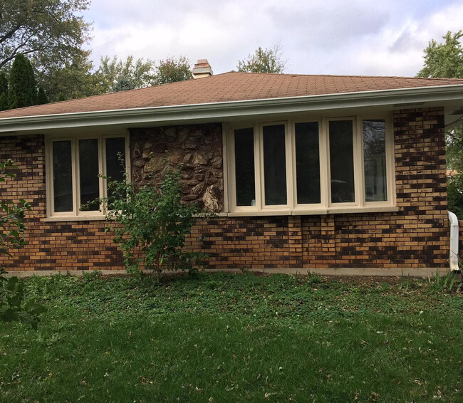 Primary Photo - 140 Mayflower Pl