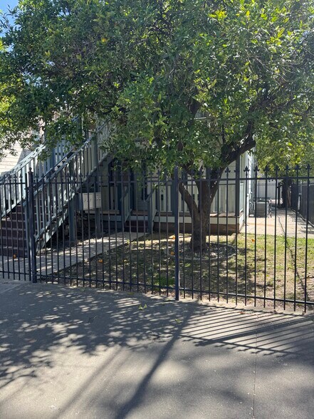 Building Photo - 1915 10th St