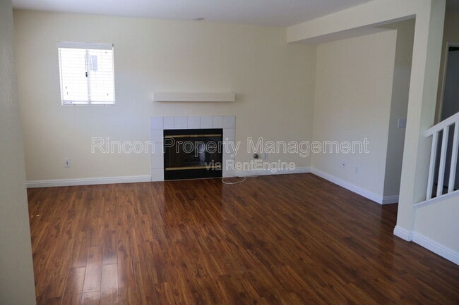 Building Photo - 225 Cinnamon Oak Ave