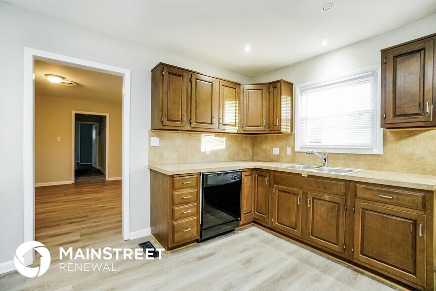 Building Photo - 7412 Roshon Ave