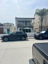 Building Photo - 208 30th St