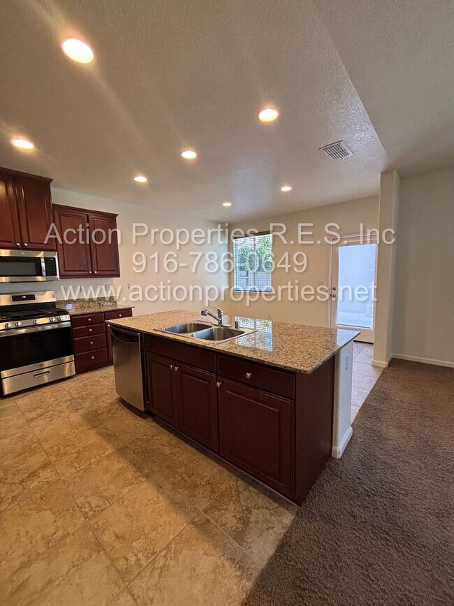 Building Photo - West Roseville Solar! 3 Bedroom, Plus den/...