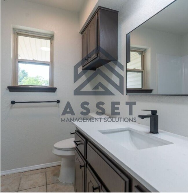 Building Photo - 4 Bedroom Rent to Own Home Available!