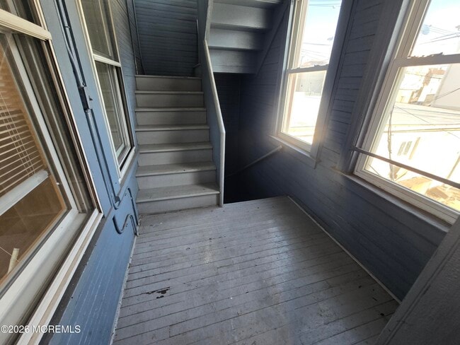 Building Photo - 162 Kearny Ave