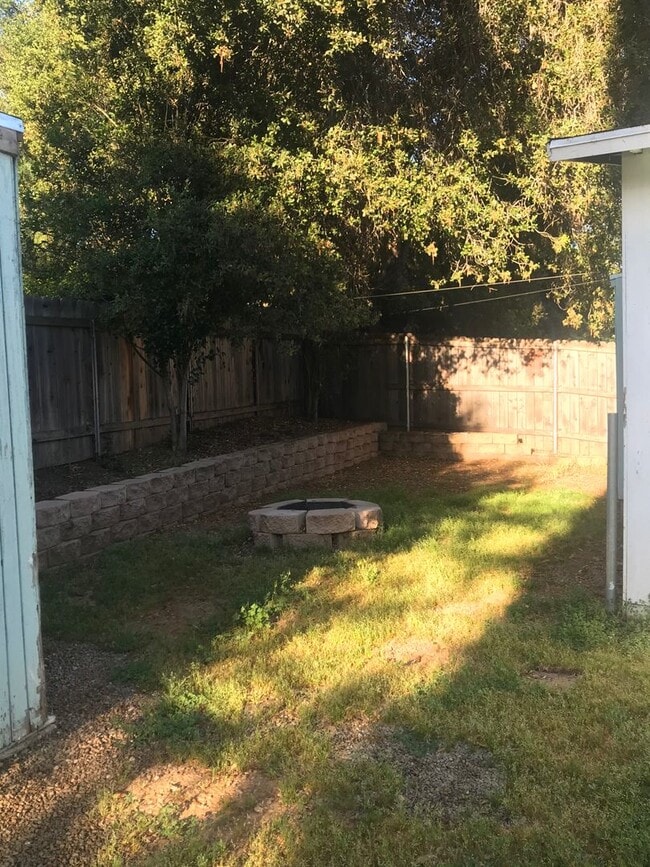 Building Photo - OJAI One bedroom cottage!