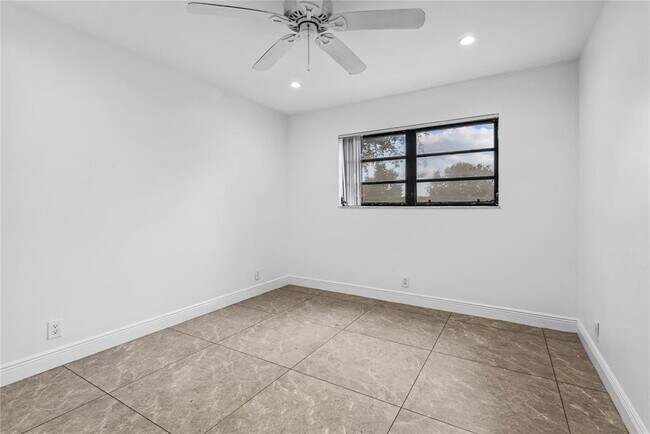 Building Photo - 9150 NW 38th Dr