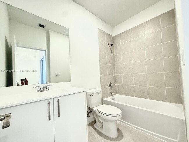 Building Photo - 234 SE 10th St