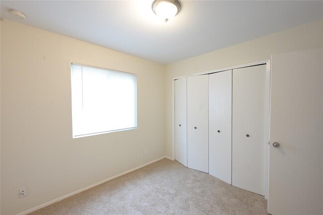 Building Photo - 107 Cloudview Dr