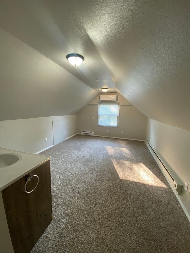 Building Photo - 105 7th Ave SE