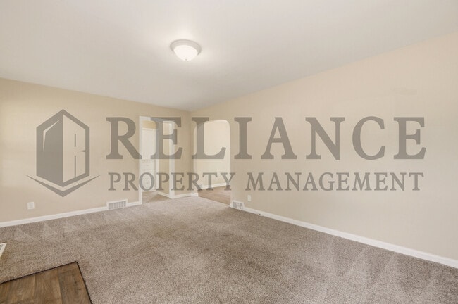 Building Photo - 571 S Roosevelt St