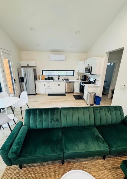 Building Photo - 717 Loma St