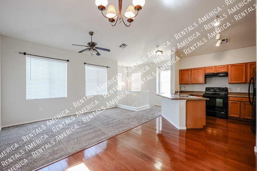 Building Photo - 9233 E Neville Ave