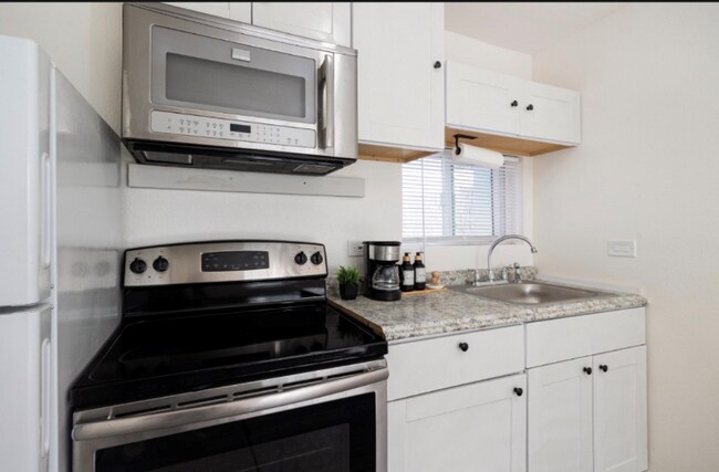 Building Photo - 4344 Keeler Ave