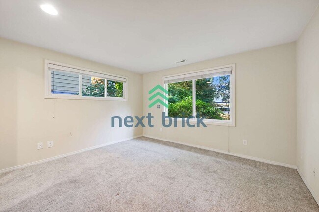 Building Photo - Charming 2-Bedroom Retreat in Bellevue - Cozy Comfort Awaits!