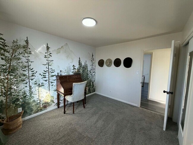 Building Photo - Cute Price Home