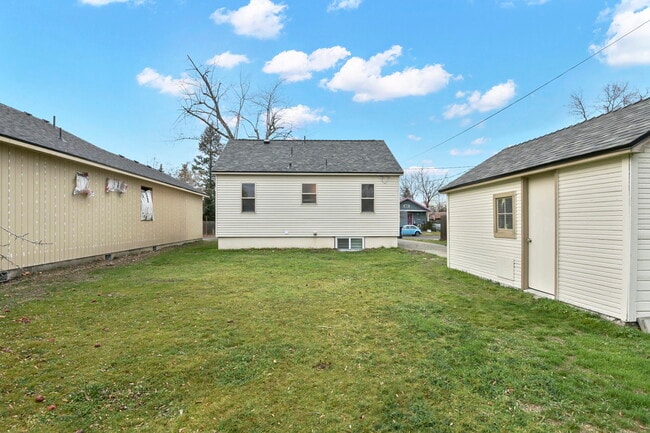 Building Photo - 1734 N Stone St