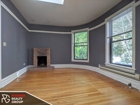 Building Photo - 1224 N Dearborn St