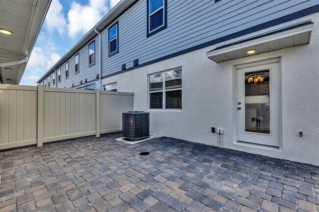 Building Photo - 518 Lady Palm St
