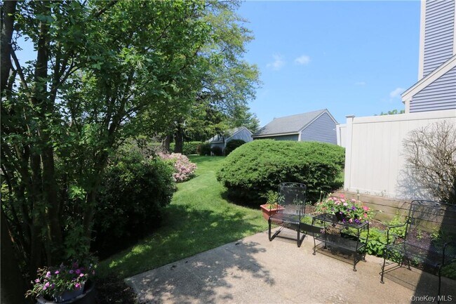Building Photo - 218 Stoneway Ln