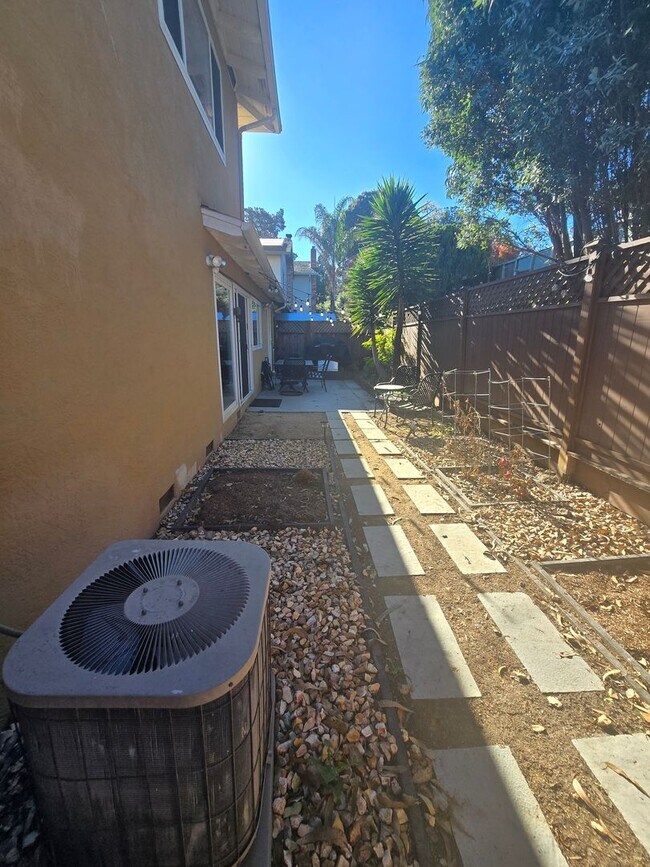 Building Photo - Two story home located in Hilltop Area of ...