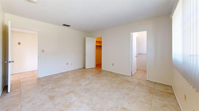 Building Photo - 1213 Glen Oaks Dr E