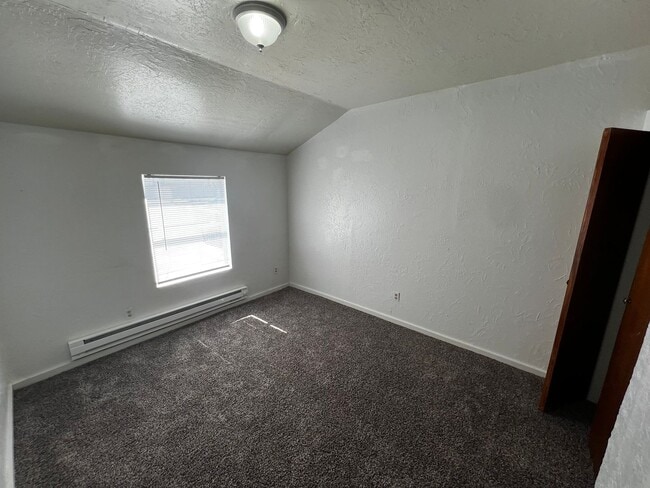 Building Photo - 3 bed 1 bath