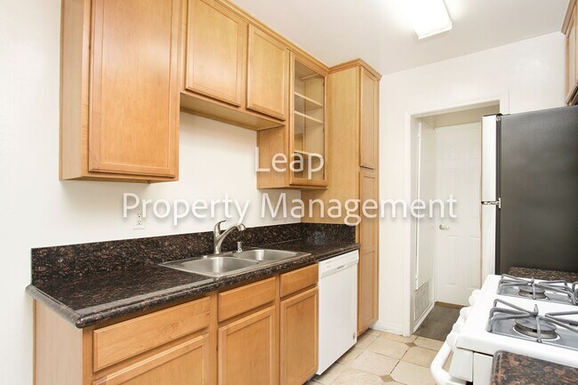 Building Photo - 1490 W Lambert Rd