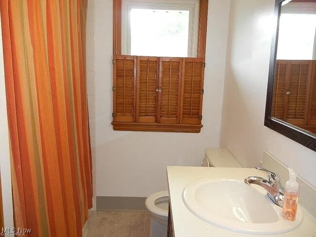 Building Photo - 6228 Archwood Rd