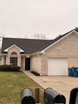 Building Photo - 10717 N Park Ave