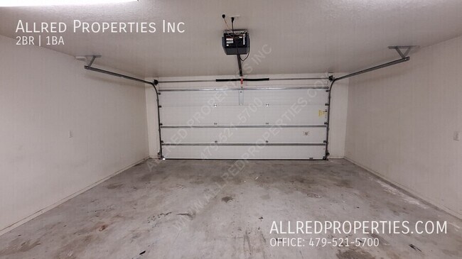 Building Photo - 2697 N Center St